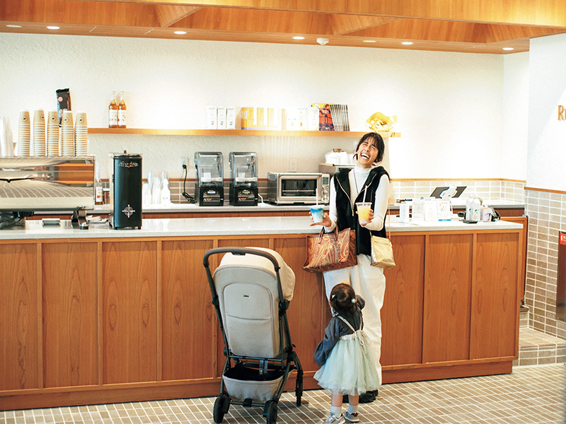 ニューバランスRun Hub 代々木公園のカフェスペース