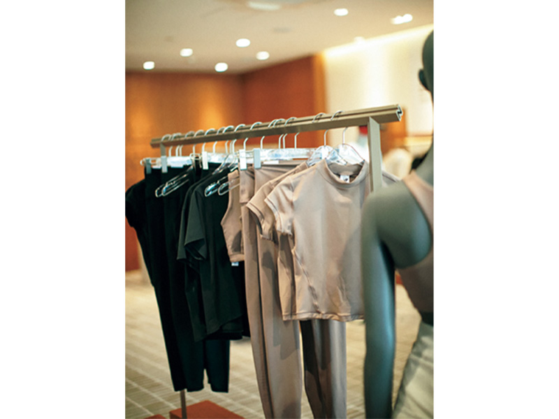 ニューバランスのトレーニングウェアも販売