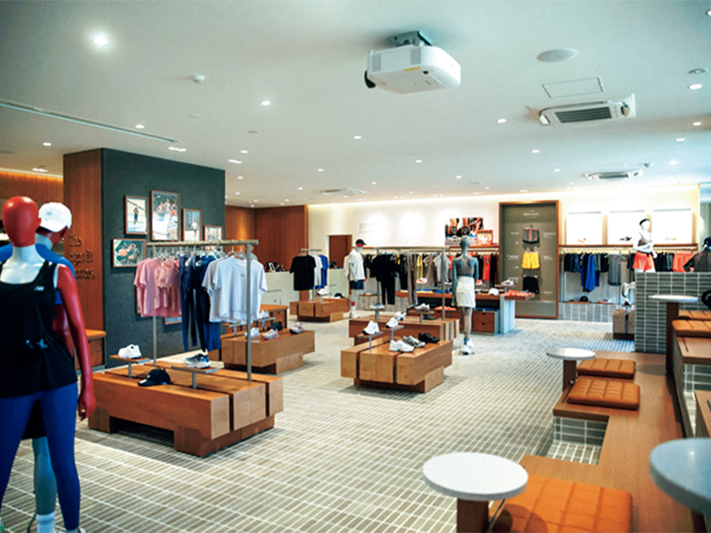 広々とした店内