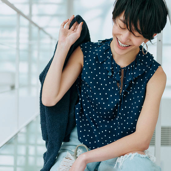 通勤服　柄トップス　夏　通勤服　コーデ