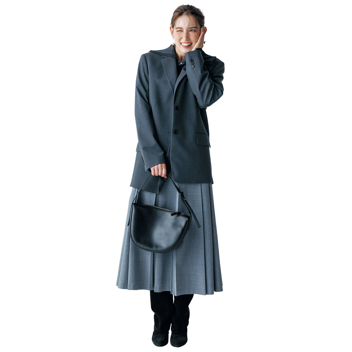 ジャケットとスカートのグレーワントーンコーデ