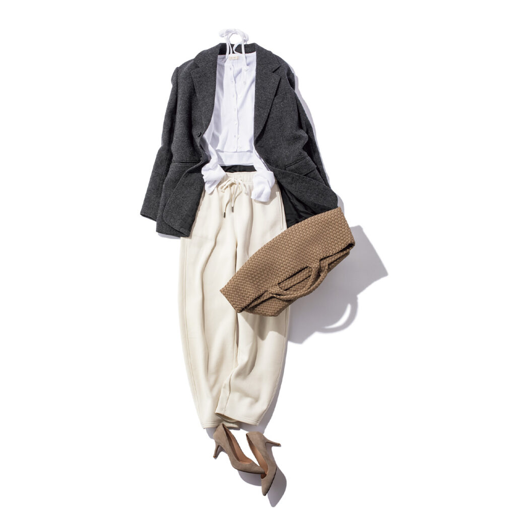 GUのバレルレッグスウェットパンツにグレージャケットのコーデ