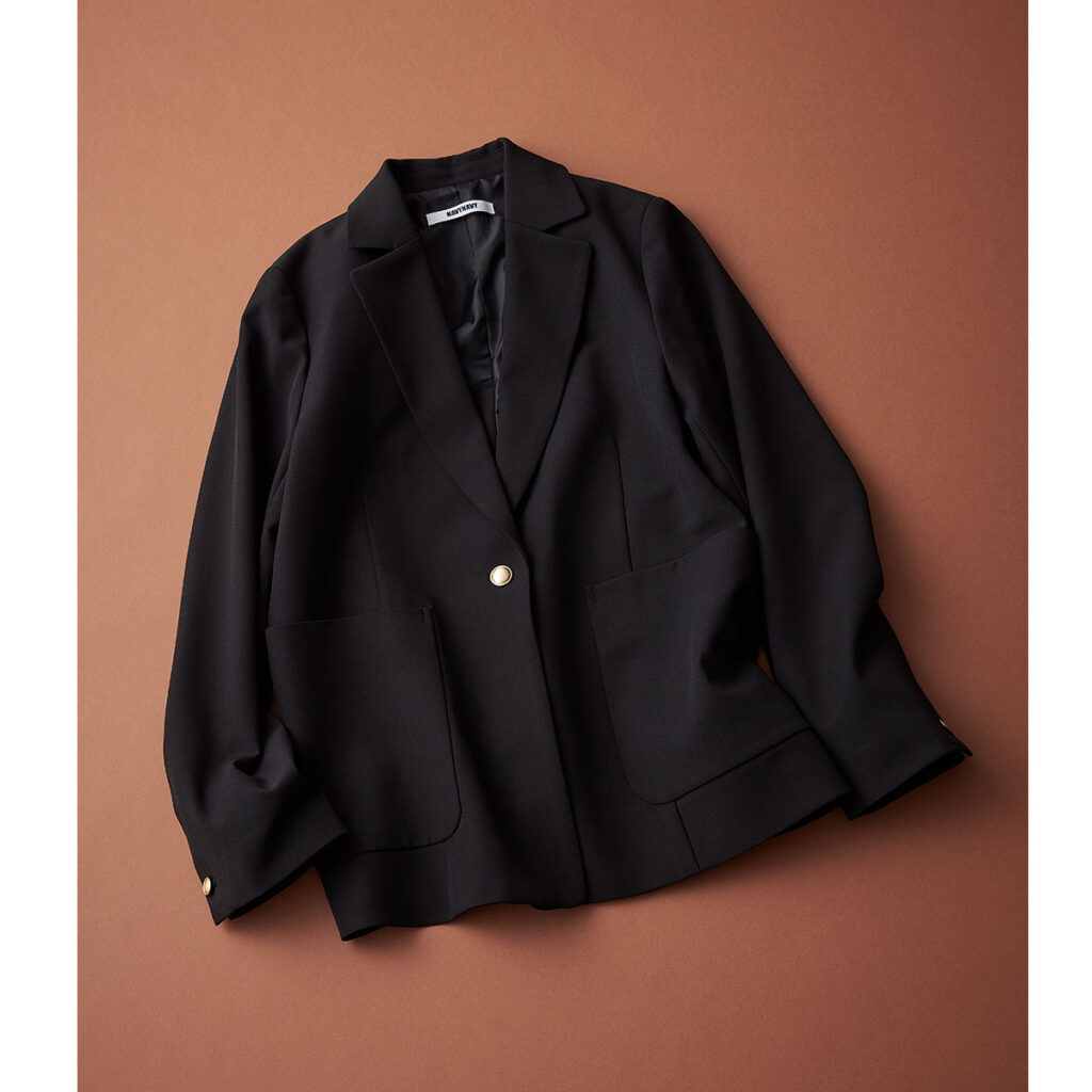 NAVYNAVYのシワになりづらい黒ジャケット