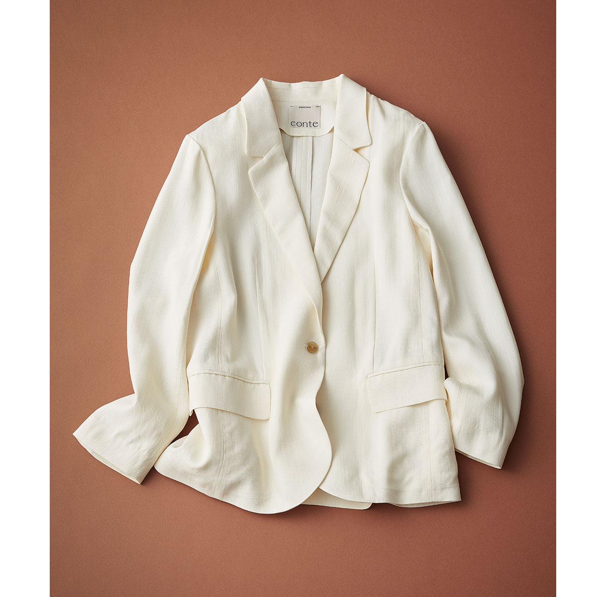 conteの薄手ホワイトジャケット