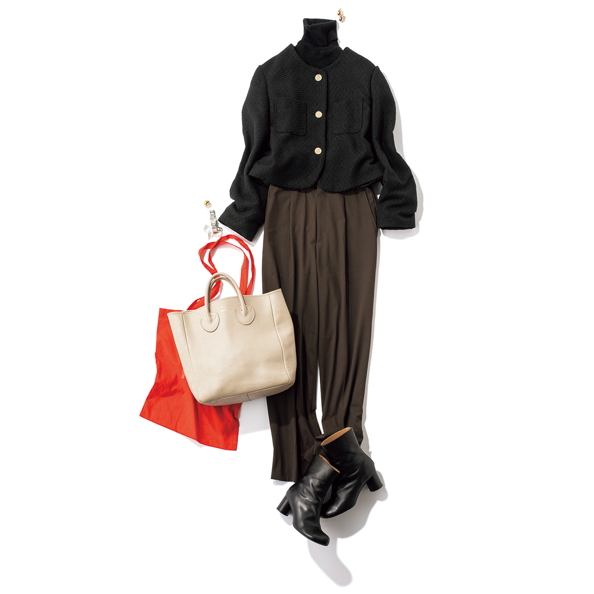 コンパクトな黒ジャケットにブラウンのワイドパンツのコーデ