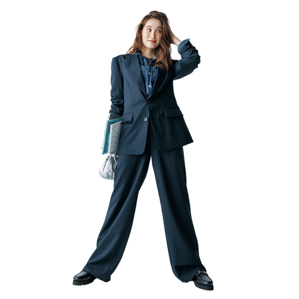 デニムシャツとジャケパンのコーデ