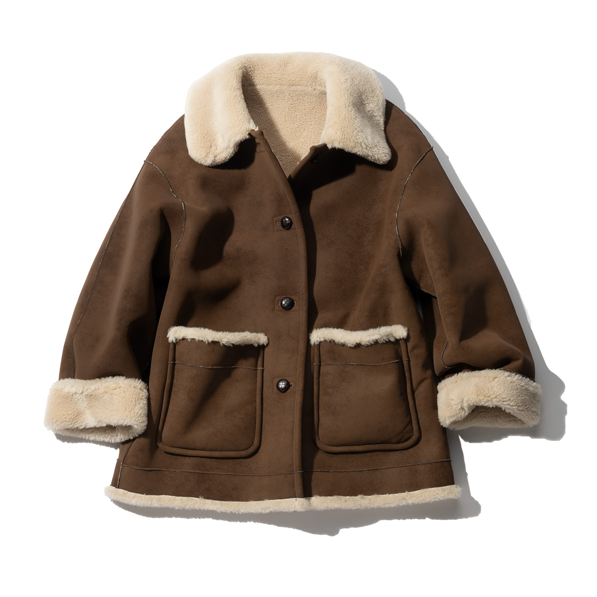 リバーシブルのフェイクファーコート