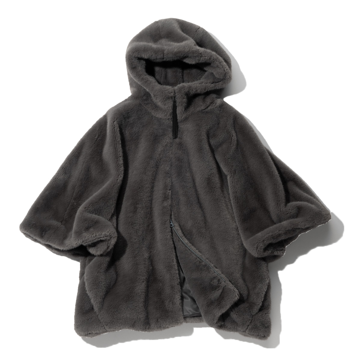 贅沢シルエットのフェイクファーブルゾン