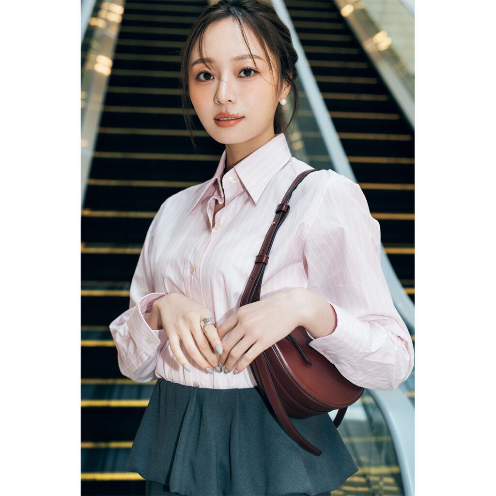 ピンクシャツのコーデ