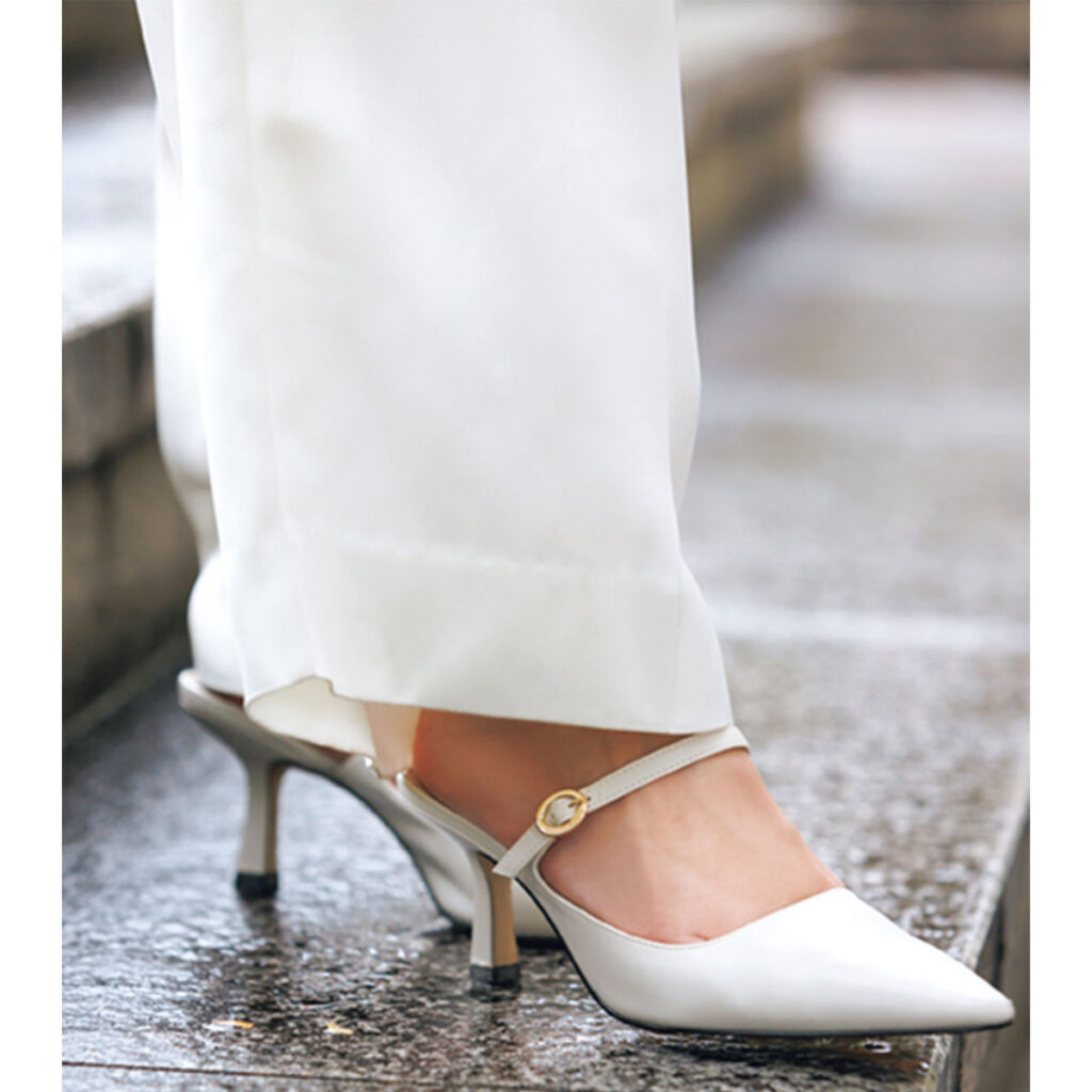 ポインテッドトゥパンプス