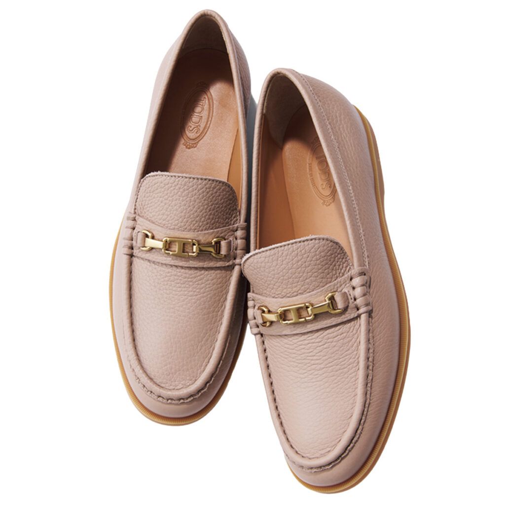 ピンクトーンのローファー