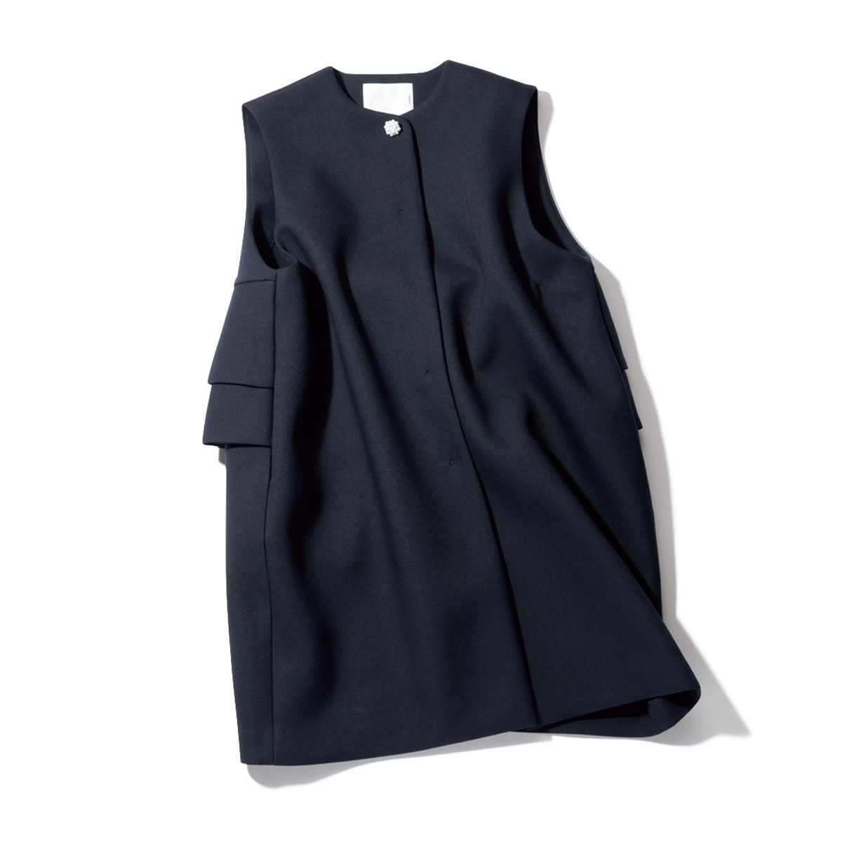 ソーノのバックフリルがついたロング丈ジレ