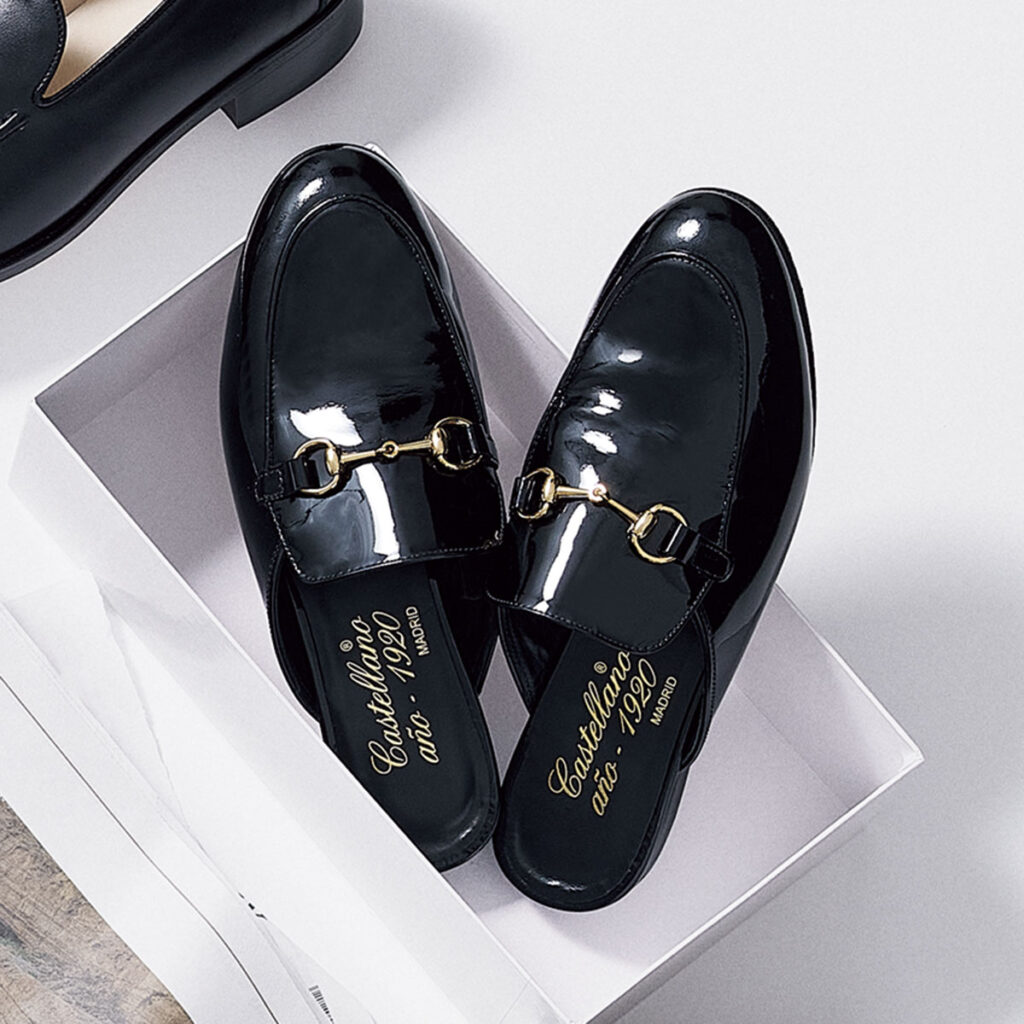 カウレザーのスリッパ仕様のローファー