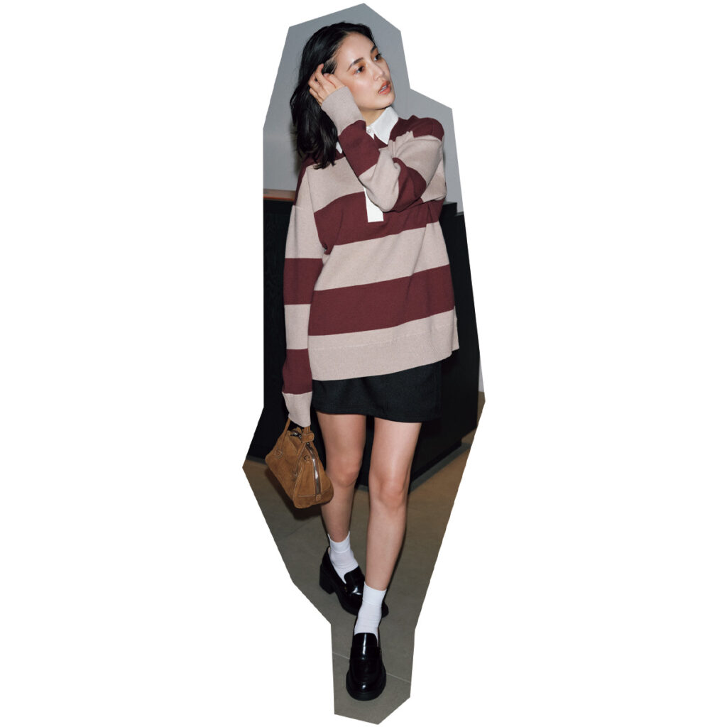 ラガーニットとミニスカのスポーティコーデ