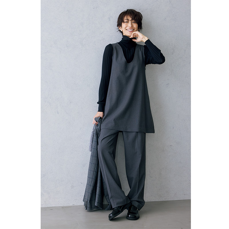 MANOFのチュニックトップスとワイドパンツセット