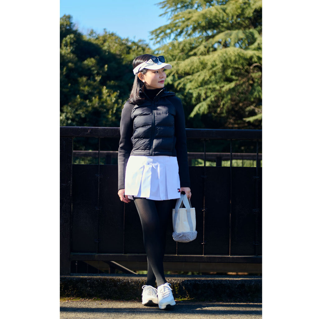 モノトーンのゴルフコーデ