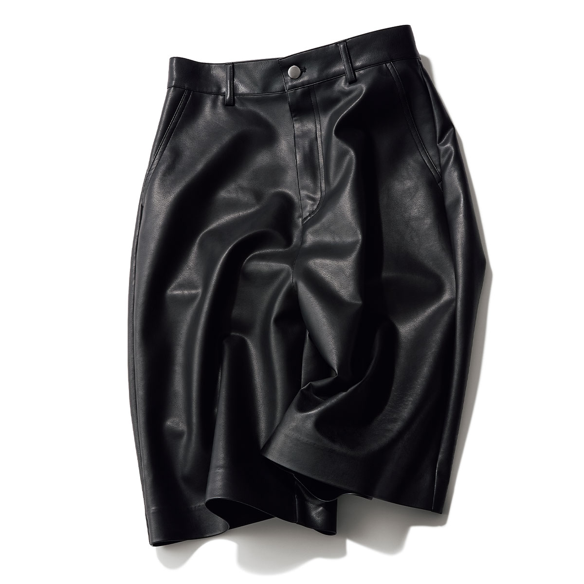 レザーハーフパンツ