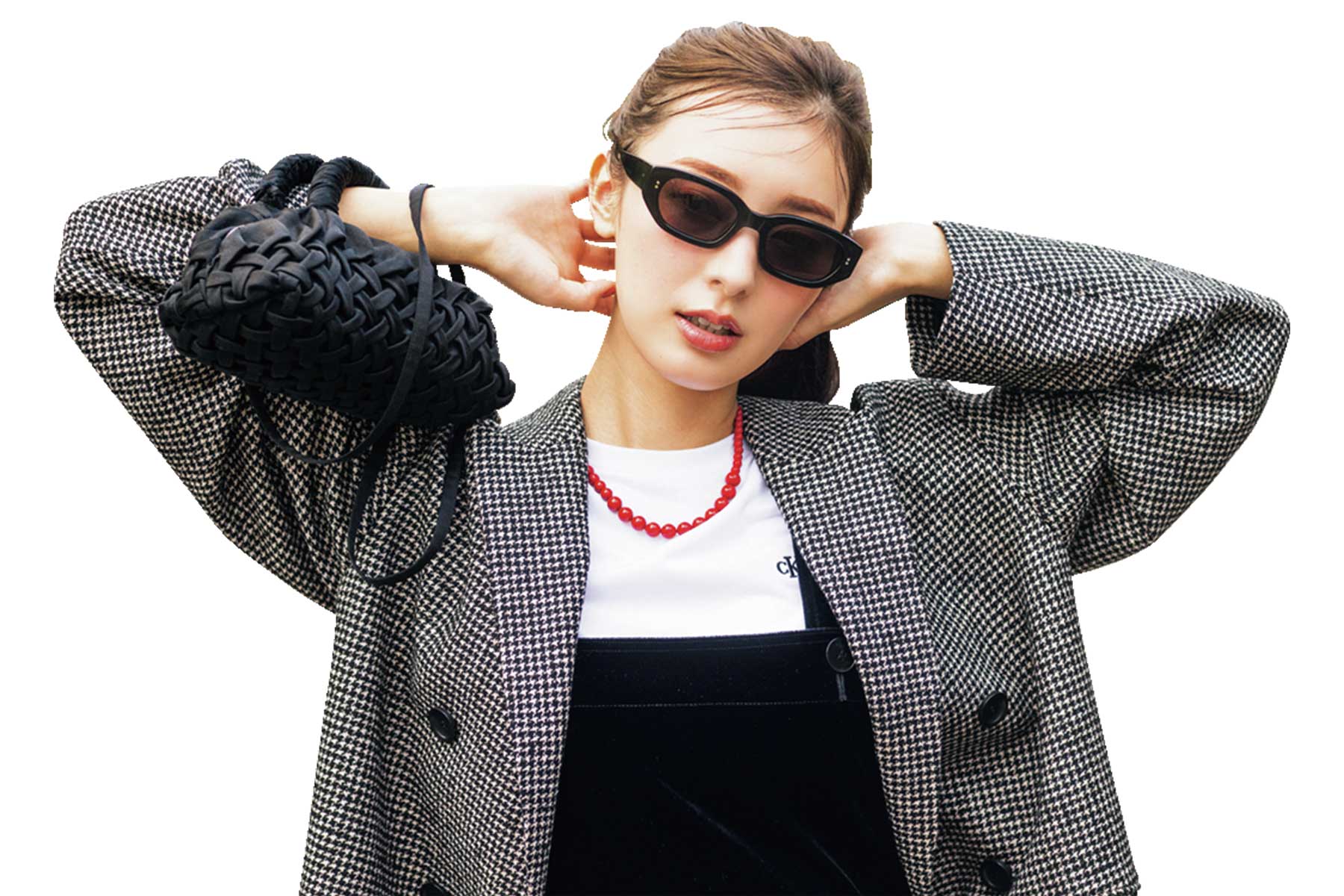 横長の細フレームのサングラス