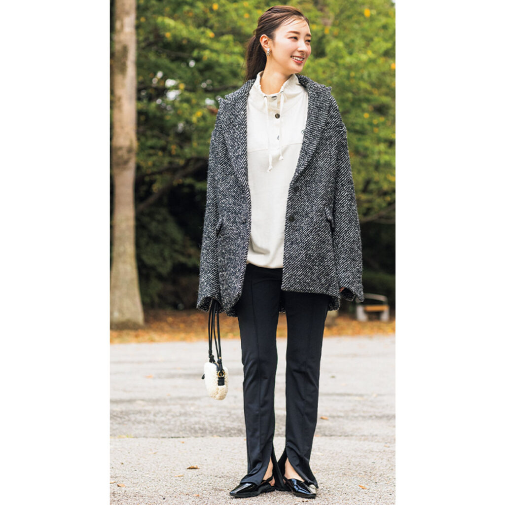 アノラックトップスとレギンスにヘリンボーンジャコットのコーデ