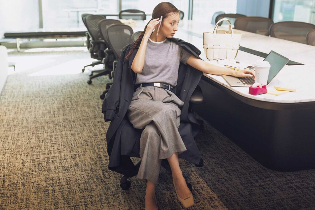 グレーワントーンのお仕事コーデ