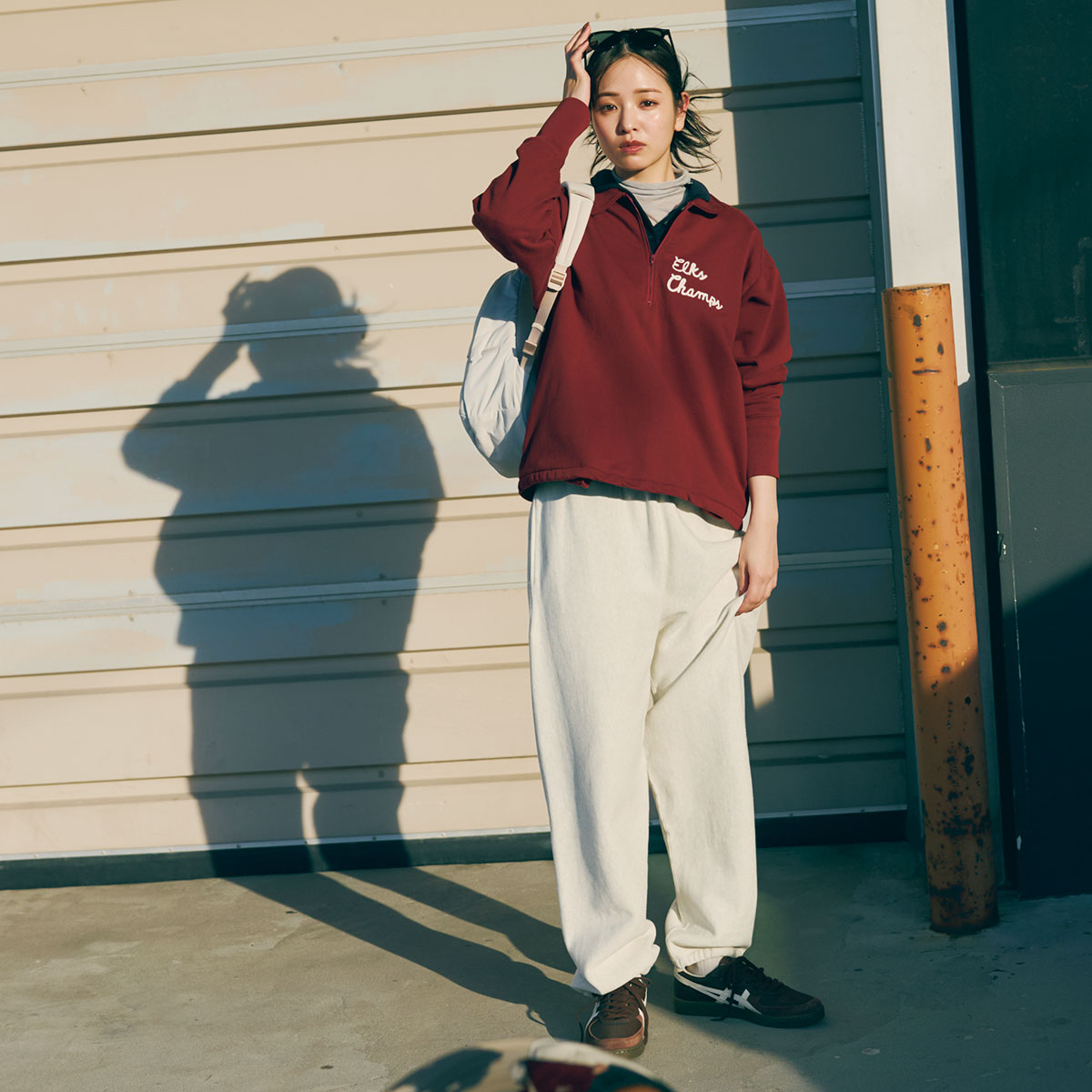 ハーフジップからタートルとポロ衿をのぞかせたコーデ