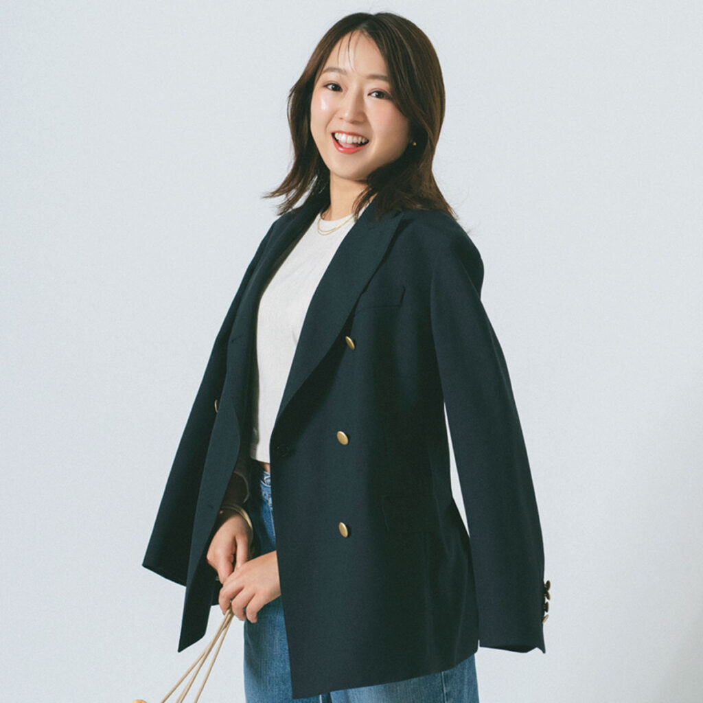 紺ブレとデニムのコーデ