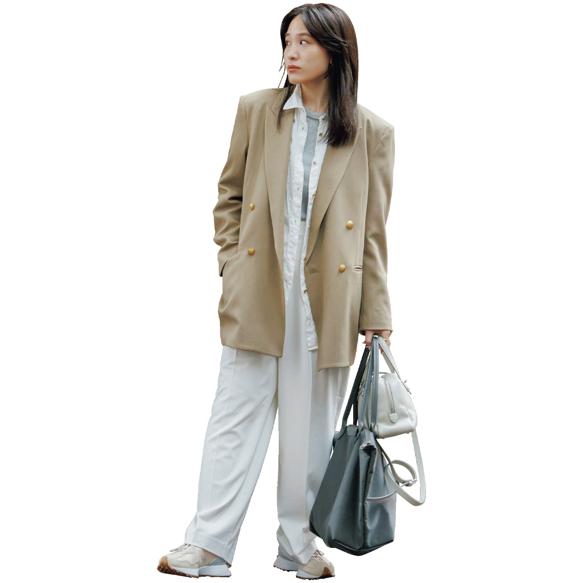 ロンTに白シャツとジャケットのレイヤードコーデ