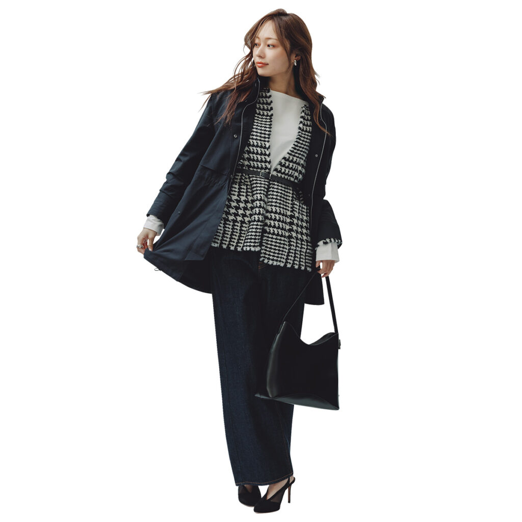 黒のマウンテンパーカのコーデ