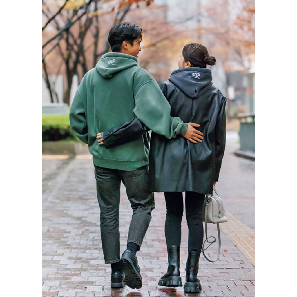 フーディとジャケットのコーデ