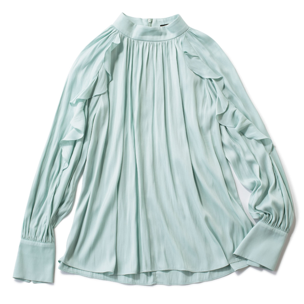 淡いブルーのブラウス