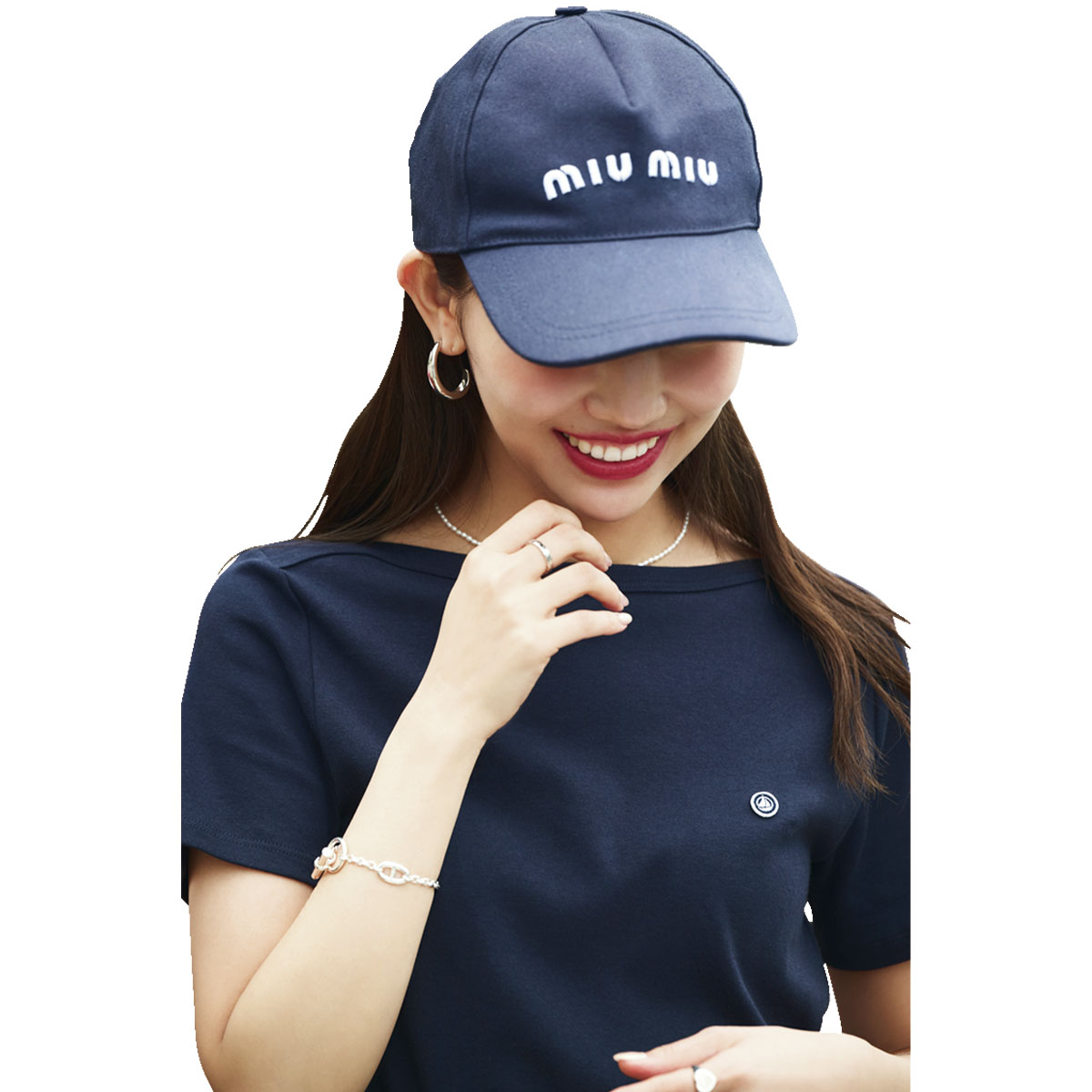 Tシャツにキャップのコーデ