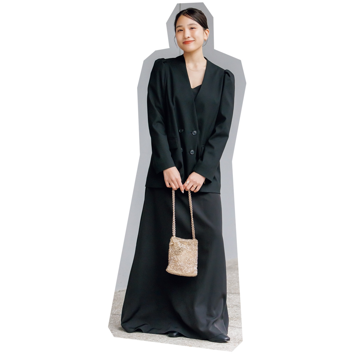 ロングドレスにVのノーカラージャケットのディナーコーデ