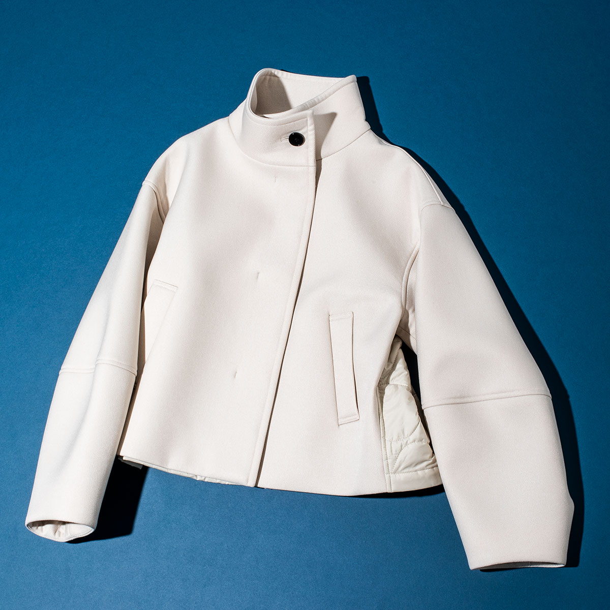 パディング×ボンディングの異素材ブルゾン
