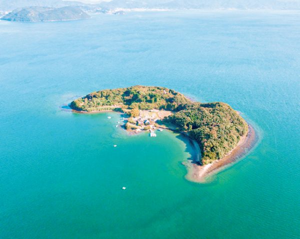 長崎県の無人島「田島」全景