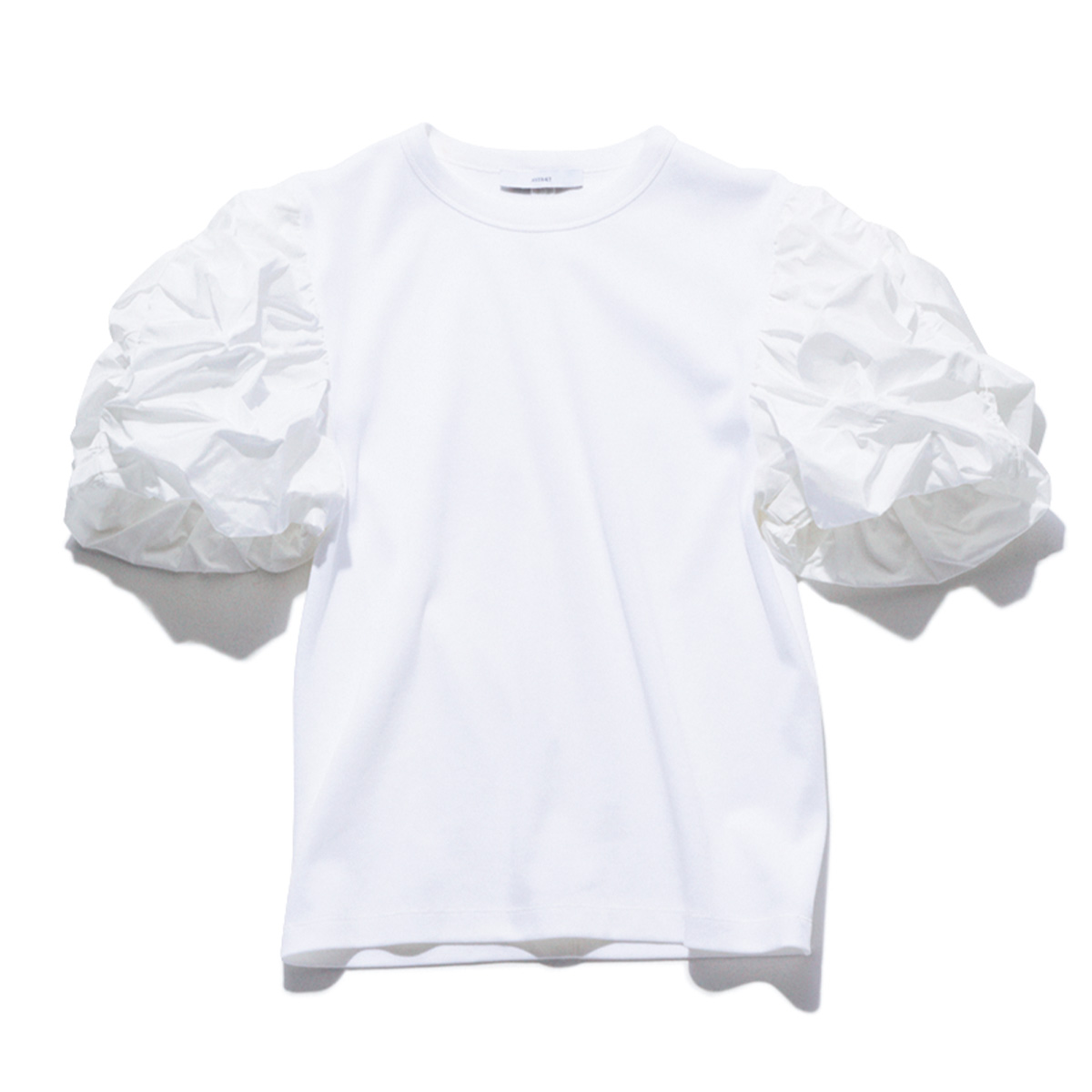 アストラットのパフスリーブTシャツ