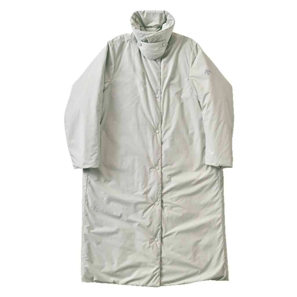 明るめカラーのダウンコート