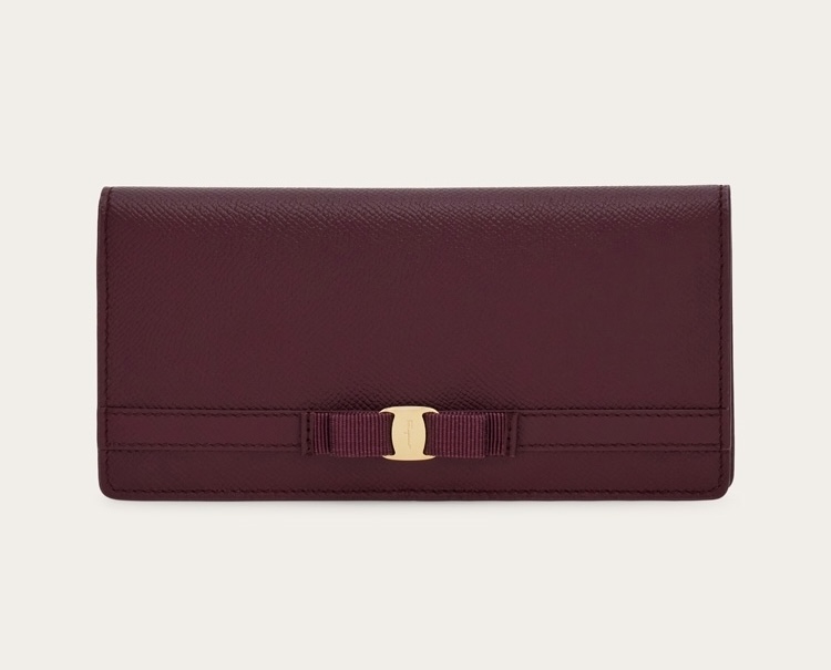 フェラガモの日本限定カラーの財布