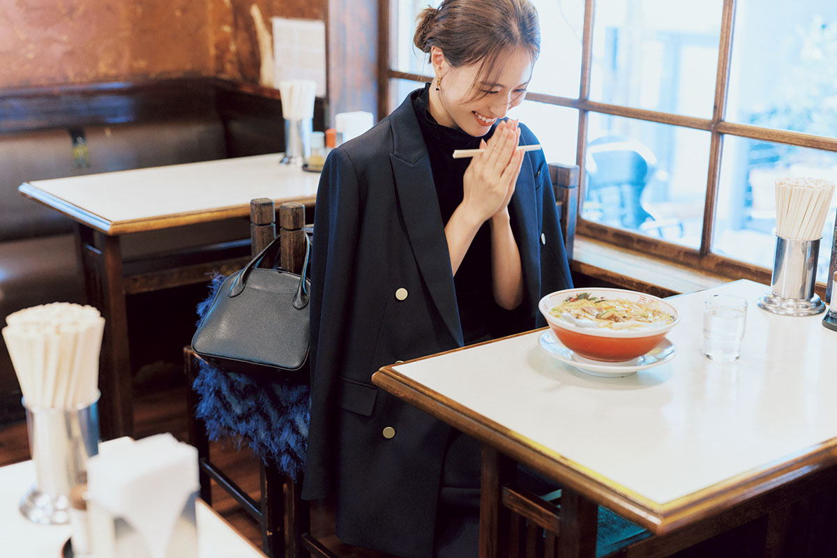 母業も通勤も活躍するジャケットコーデ