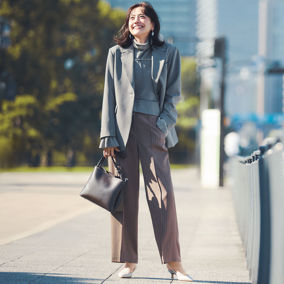 ジャケパンとビスチェのセットアップコーデ,お仕事コーデ