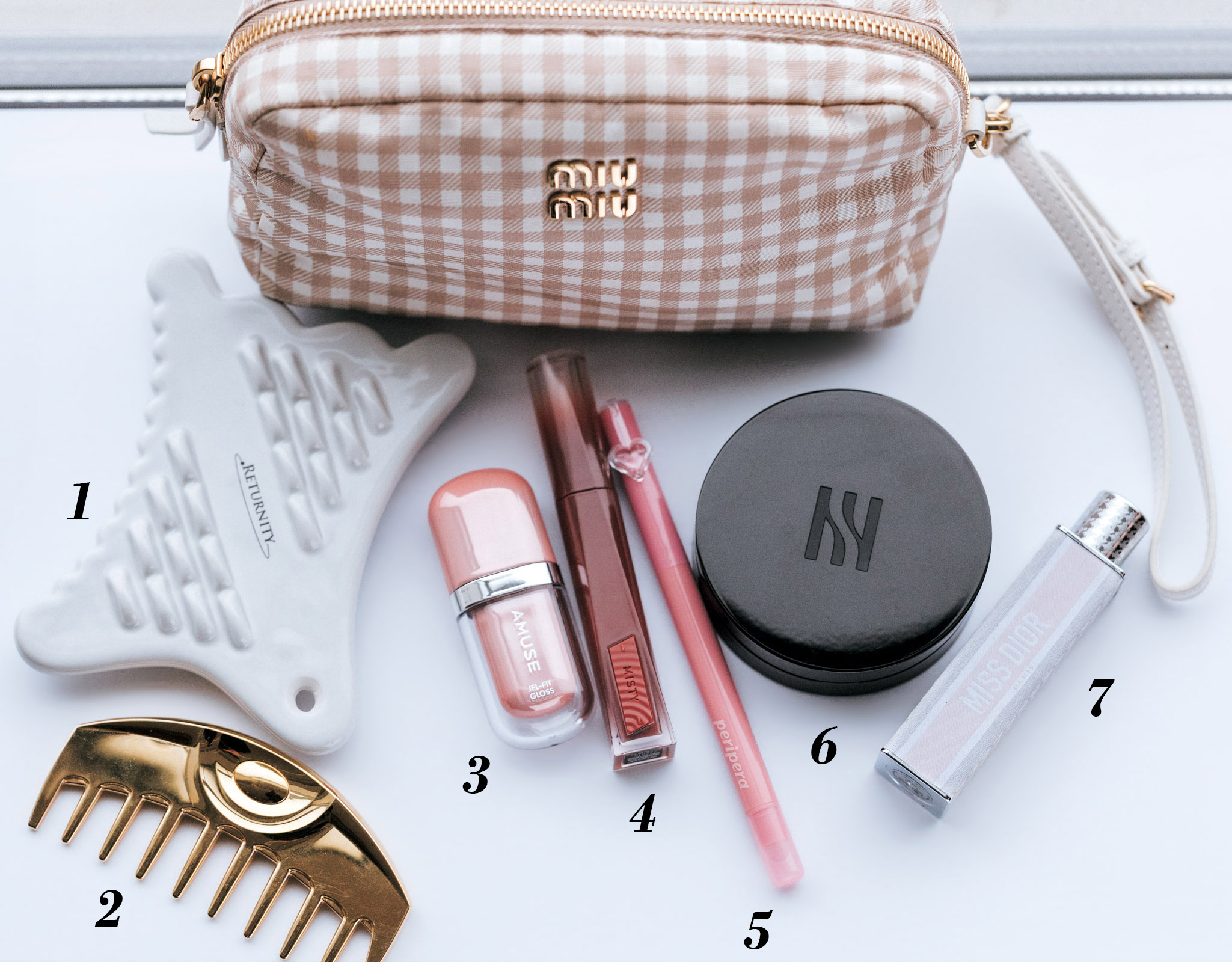 ヨンア ポーチの中身