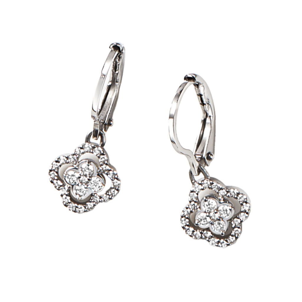 ダイヤのピアス