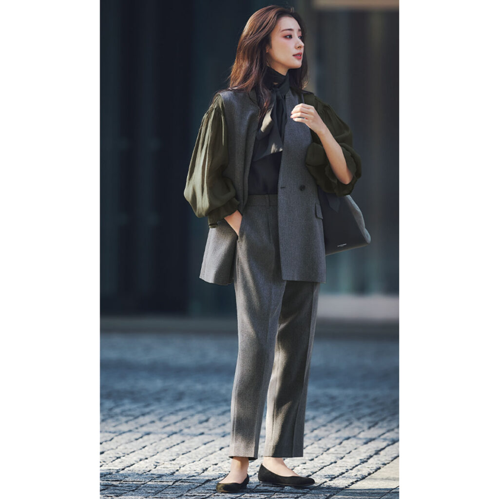 ツイードライク素材のジレパンセットアップコーデ