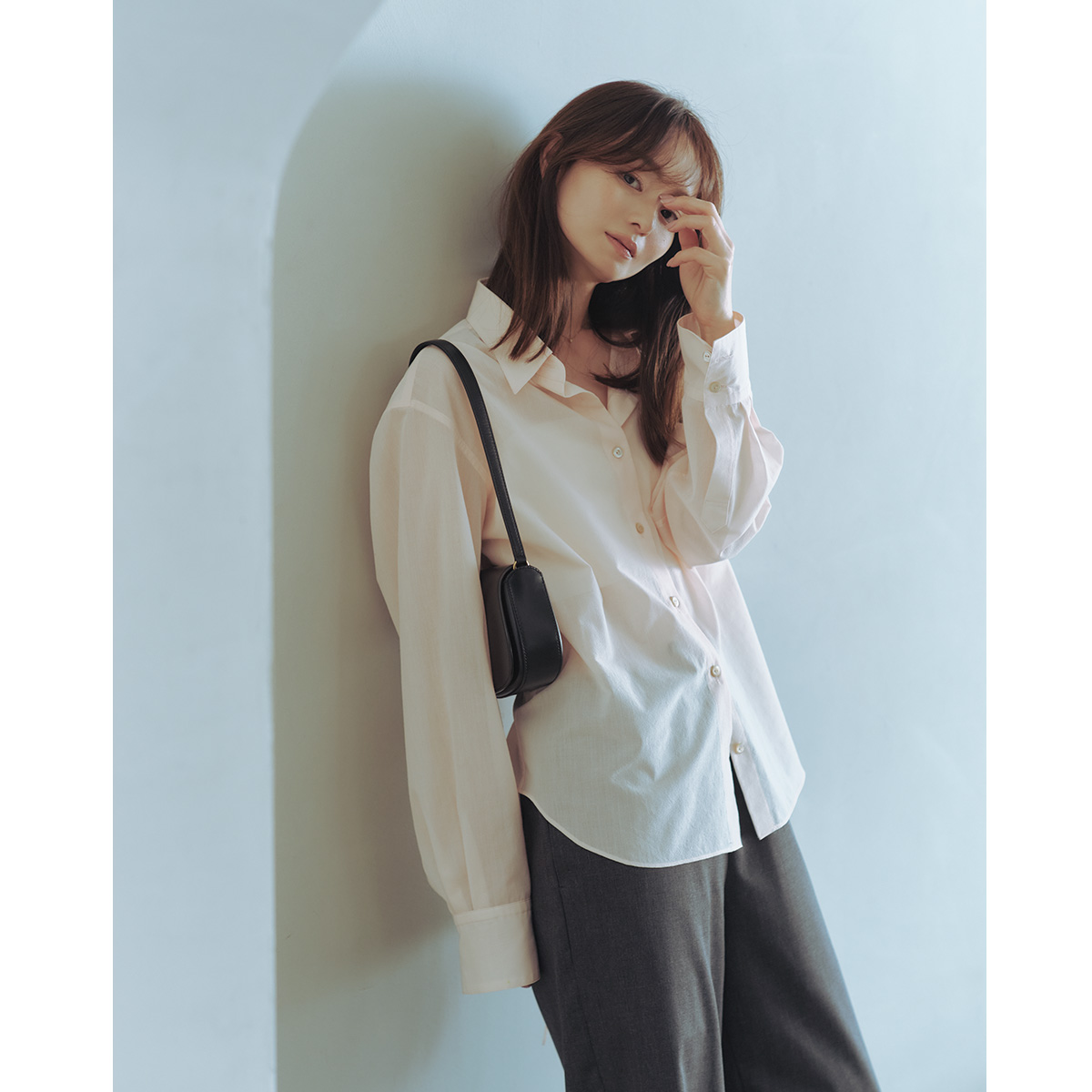 ピンクシャツのコーデ