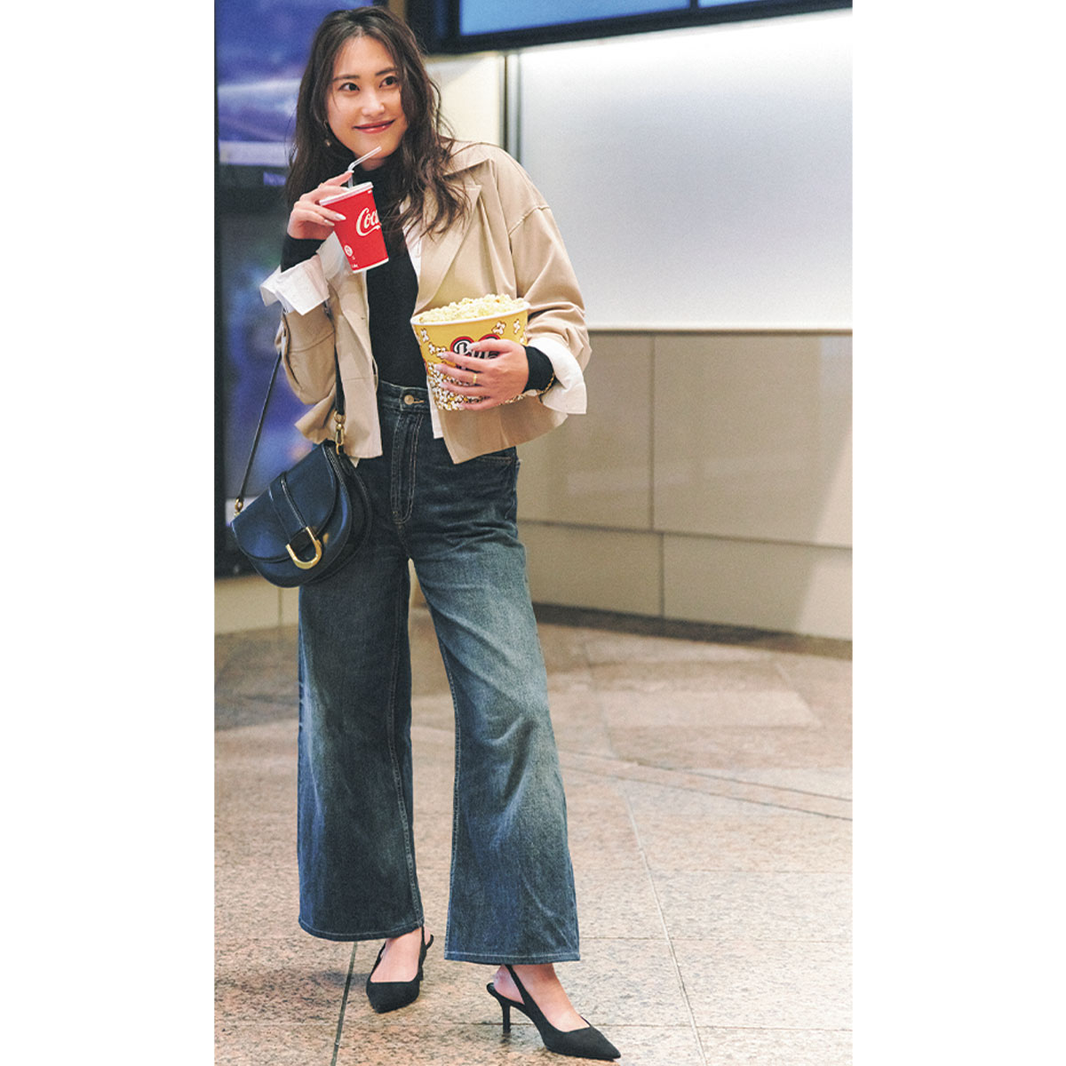 ショート丈トレンチにデニムのコーデ