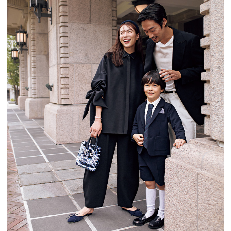七五三や発表会にピッタリな袖にリボンのついた華やかな黒子ブラウスコーデ