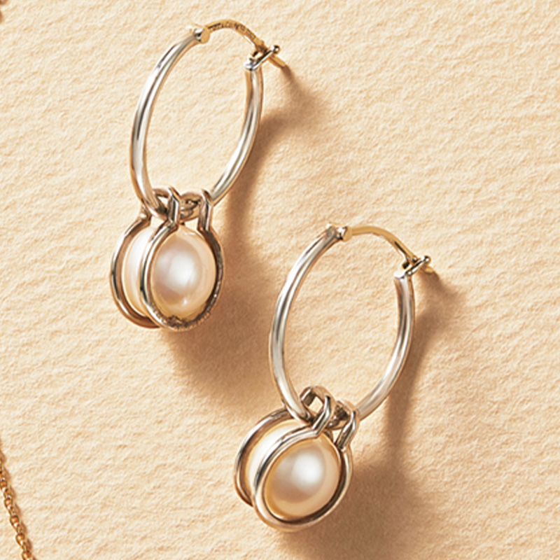 VERYライター私物のティファニー ハードウェア パールピアス