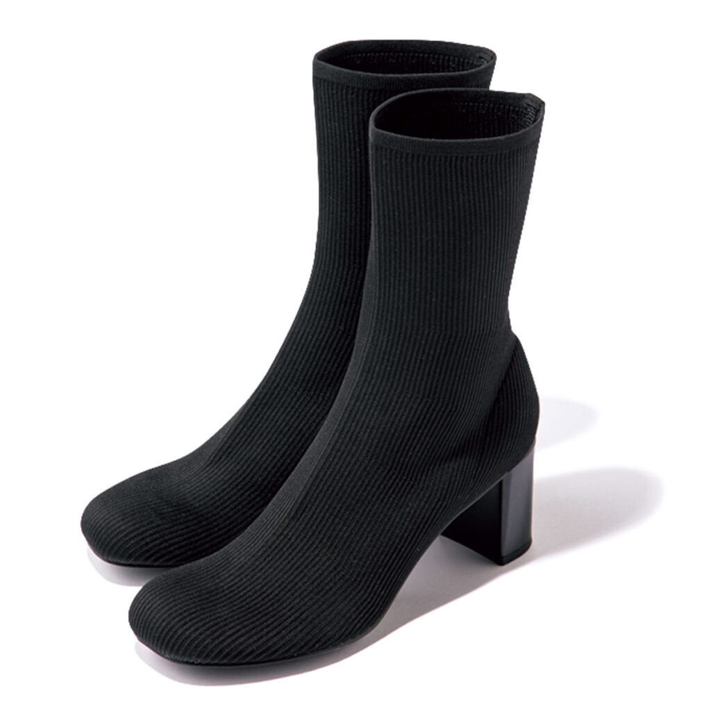 チャンキーヒールのブラックブーツ