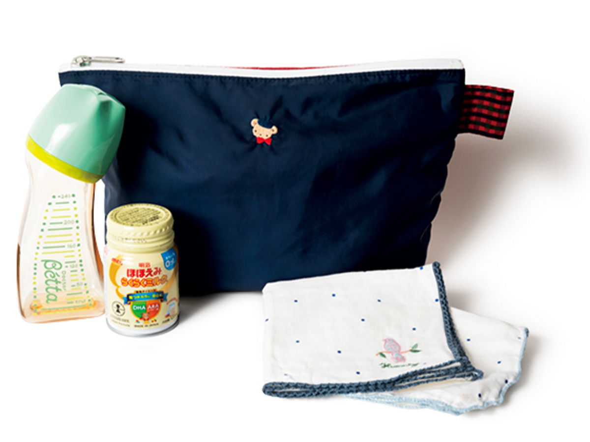 ファミリアのポーチに入れたミルクセット