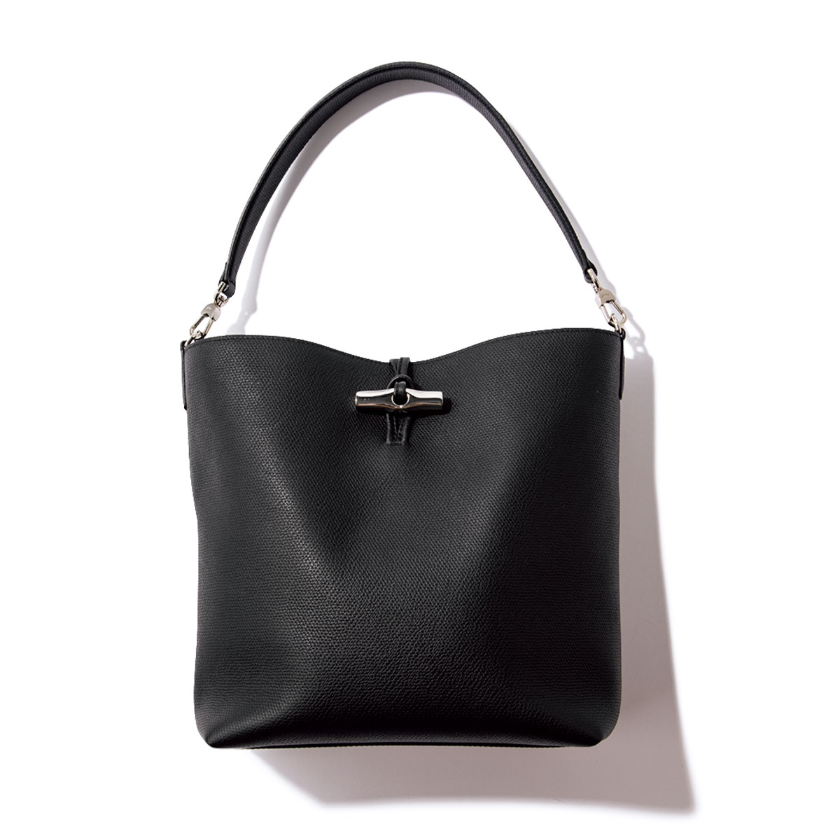 ロンシャンのブラックレザーバッグ