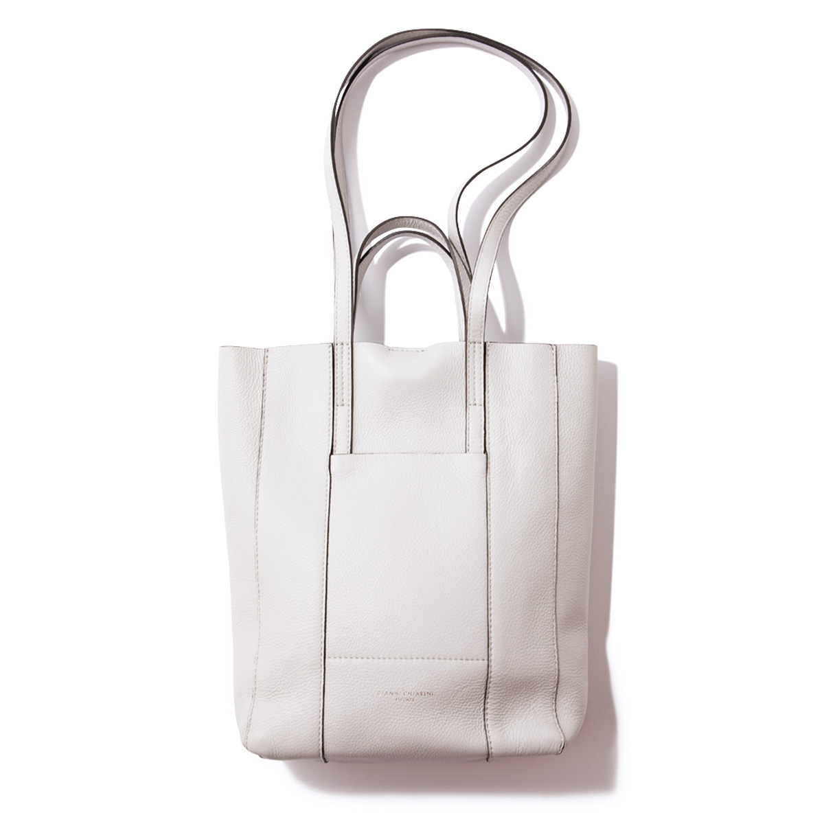 ジャンニ キアリーニの縦長シェイプバッグ